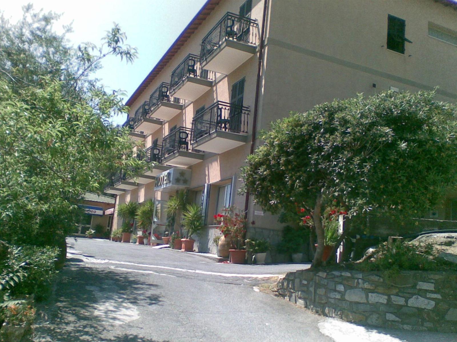 Albergo Ristorante San Matteo San Bartolomeo Al Mare Exterior photo